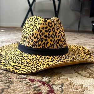 Printed orange hat.